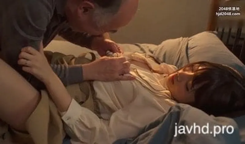 ông xã đi vắng bà xã bị lão già nhà sát bên hiếp suzu harumiya